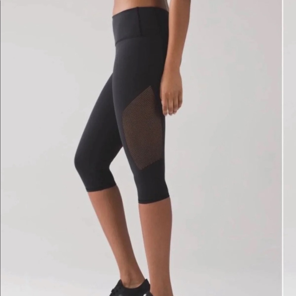 Lululemon mesh crop pants